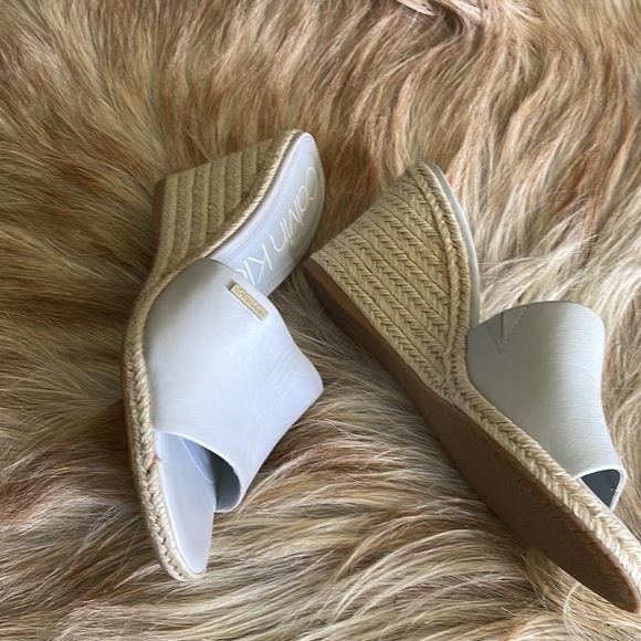 Calvin Klien dandles. - Picture 2 of 9